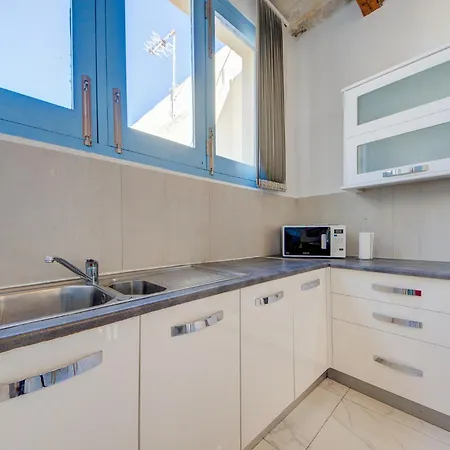 Cozy 1br Prime Spot Near Restaurants And Transport Апартаменты