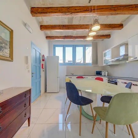 Апартаменты Cozy 1br Prime Spot Near Restaurants And Transport *
